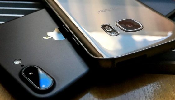 Apple i Samsung otkrili da se korisnici okreću jeftinijim modelima