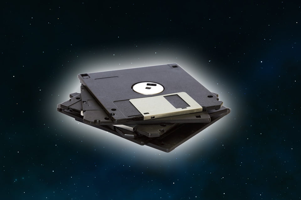 Još uvijek koriste flopi diskete za lansiranje raketa - ilustracija - diskete