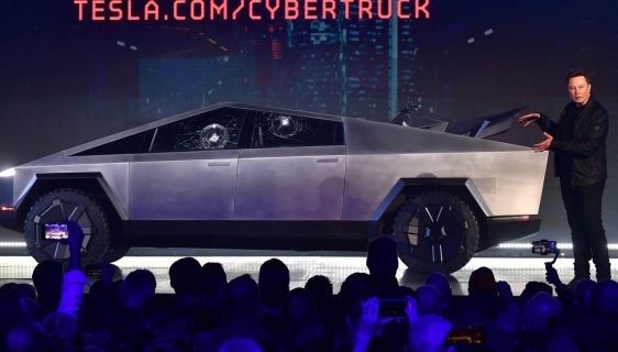 Musk predstavio Cybertruck, Teslin pick-up neobičnog dizajna