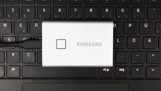 Samsungov eksterni hard disk SSD T7 Touch ima čitač otiska prsta