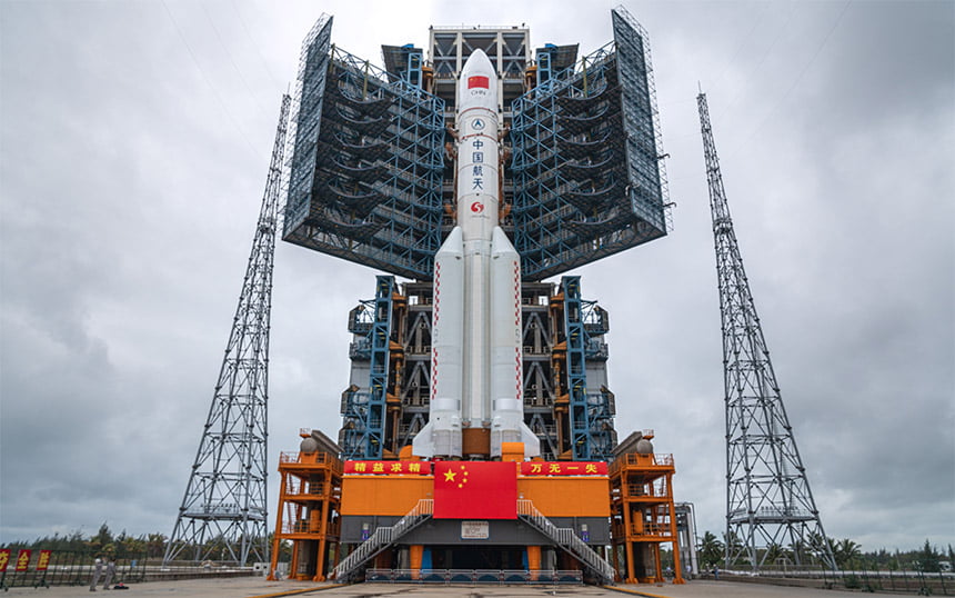 Kineska raketa-nosač "Dugi marš-5" (Foto: Guo Wenbin/Xinhua)