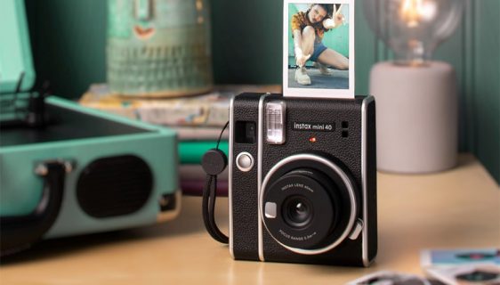 Fujifilm predstavio Instax Mini 40 fotoaparat retro dizajna