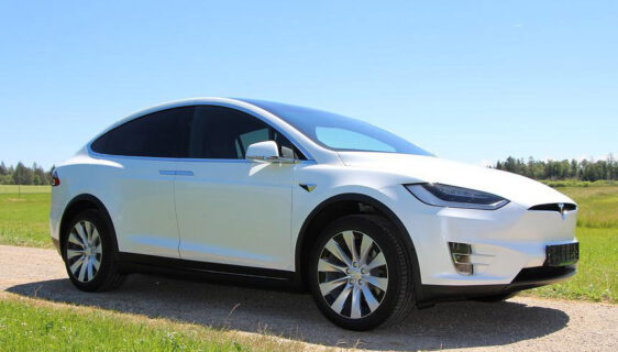 Električni automobil Tesla Model X