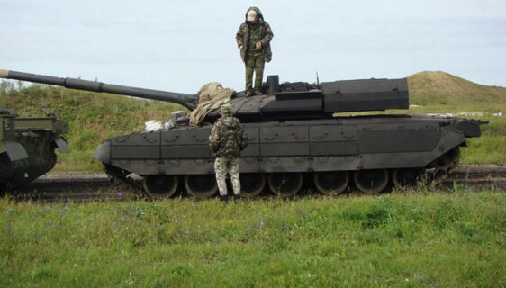 Ruski tenk "Black Eagle" (Crni orao) stiže u zonu specijalnih vojnih operacija u Ukrajini