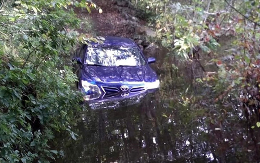 Slijepo slušao navigaciju pa završio u jezeru (Foto: Facebook/Middleton PD)