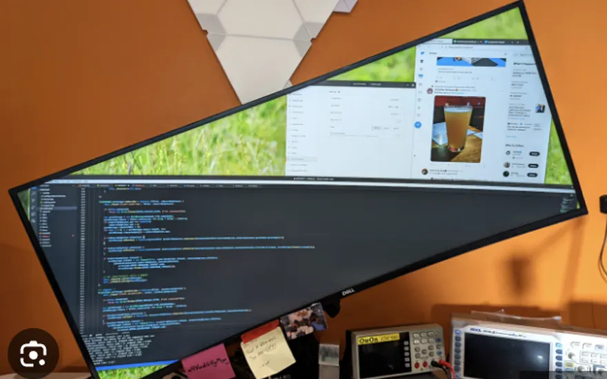 Nagib monitora od 22° ulijevo nudi najbolju sliku za rad programera