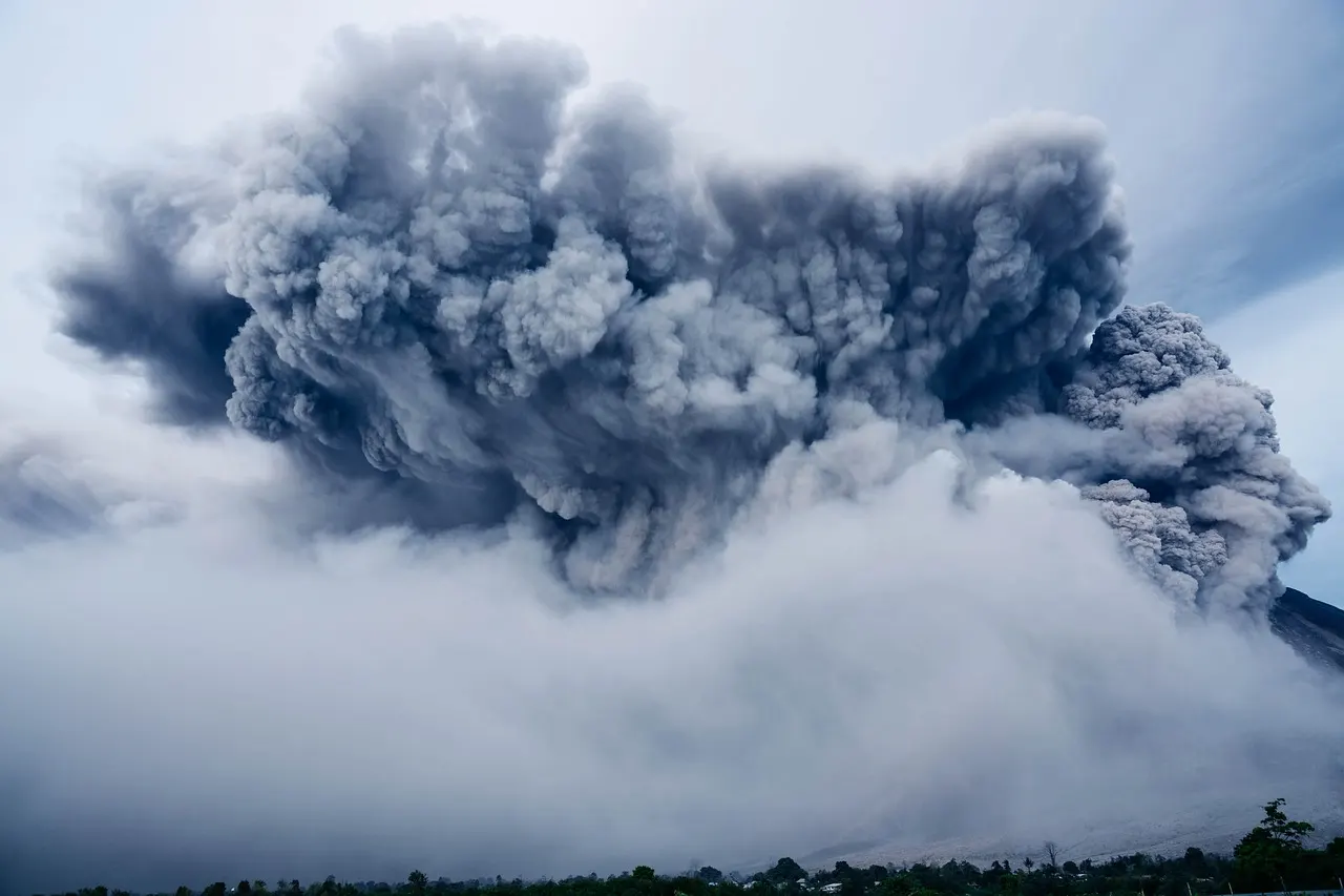 Vulkanski dim, erupcija vulkana (Foto: ilustracija, pixabay)