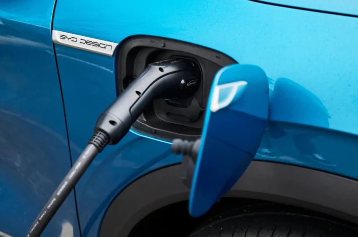 BYD-ov novi sistem punjenja električnih vozila može da zamijeni benzinske pumpe