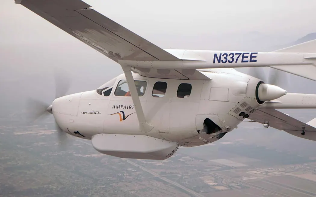 Hibridni avion Cessna 337 uspješno poletio koristeći napredni silikonsko-karbidni inverter