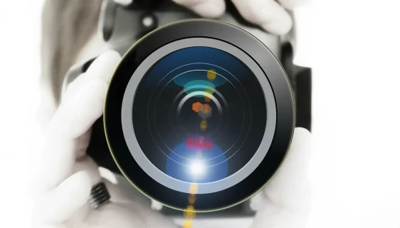 Kamera, fotoaparat, objektiv (foto: iliustracija, pixabay @geralt)