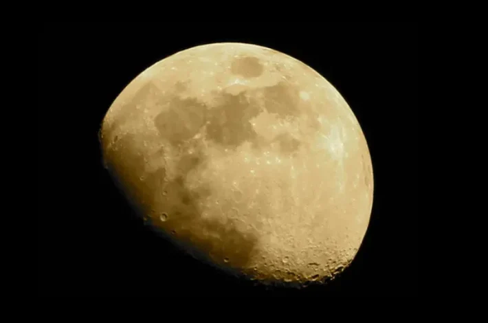 Misterija mjesečevog prašnjavog oreola riješena: temperaturne razlike krivac za neujednačen sjaj